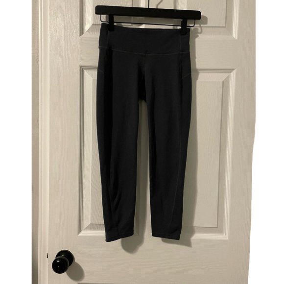 Women's Athleta Power X's and O's Black Capri Pants - size XS - Picture 5 of 12